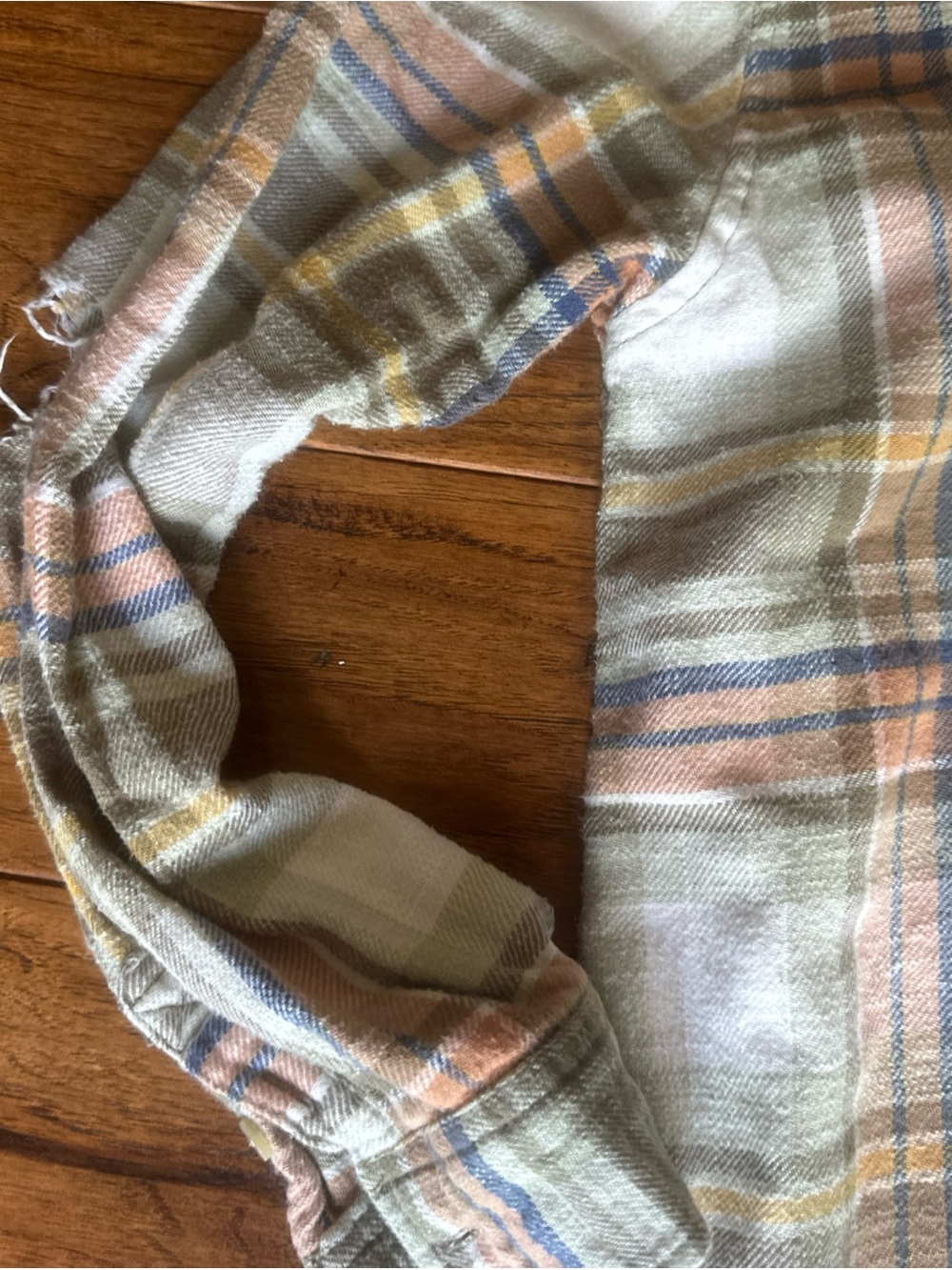 American Eagle Women’s Distressed Flannel Plaid Small Plaid Blue Green Grunge - Picture 5 of 5